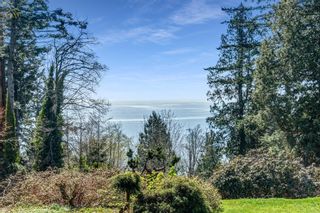 Photo 2: 13706 MARINE DRIVE in White Rock: House for sale : MLS®# R2866912
