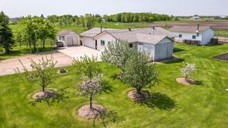 Photo 1: 70 Sunrise Lane in Steinbach: House for sale : MLS®# 202314658