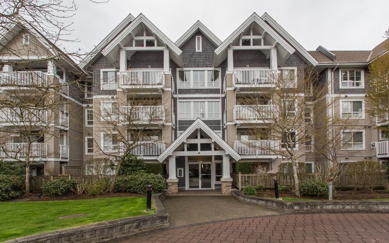 Main Photo: 404 20750 DUNCAN Way in Langley: Langley City Condo for sale in "FAIRFIELD LANE" : MLS®# R2564057