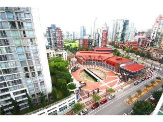 Photo 2: 1807 1199 MARINASIDE Crescent in Vancouver: Yaletown Condo for sale in "AQUARIUS I" (Vancouver West)  : MLS®# V959731