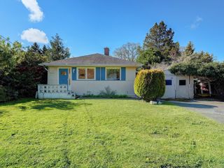 Photo 1: 1661 Mortimer St in Saanich: SE Mt Tolmie House for sale (Saanich East)  : MLS®# 961380