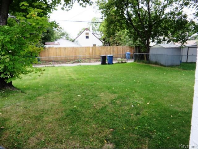 Photo 2: Photos: 292 Sharp Boulevard in WINNIPEG: St James Residential for sale (West Winnipeg)  : MLS®# 1423234