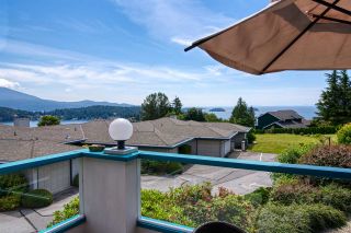 Photo 2: 8 554 EAGLECREST Drive in Gibsons: Gibsons & Area Townhouse for sale in "Georgia Mirage" (Sunshine Coast)  : MLS®# R2474537