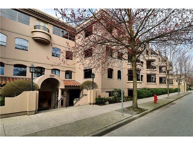 Main Photo: 316 1869 Spyglass Place in Vancouver: False Creek Condo for sale (Vancouver West)  : MLS®# V997115