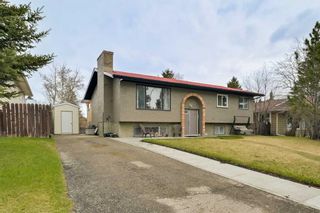 Main Photo: 105 Chinook Drive: Cochrane Detached for sale : MLS®# A2128246