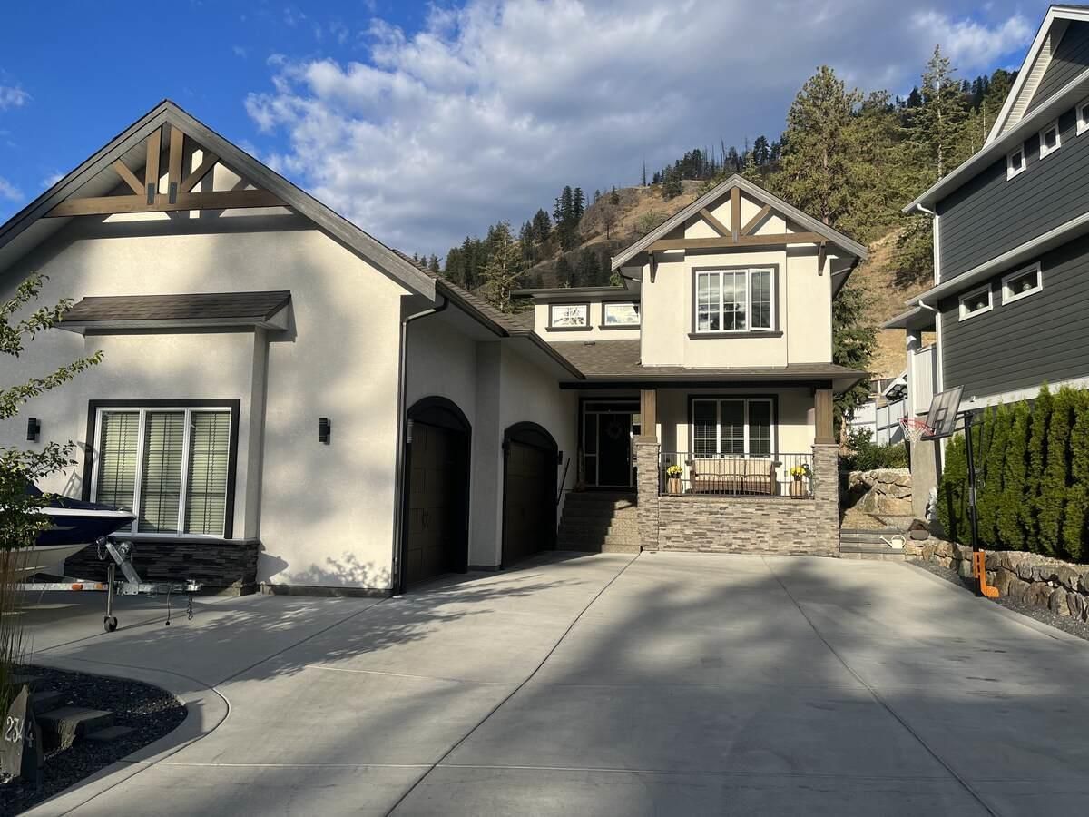Main Photo: 2344 Tallus Green Place, in West Kelowna: House for sale : MLS®# 10263602