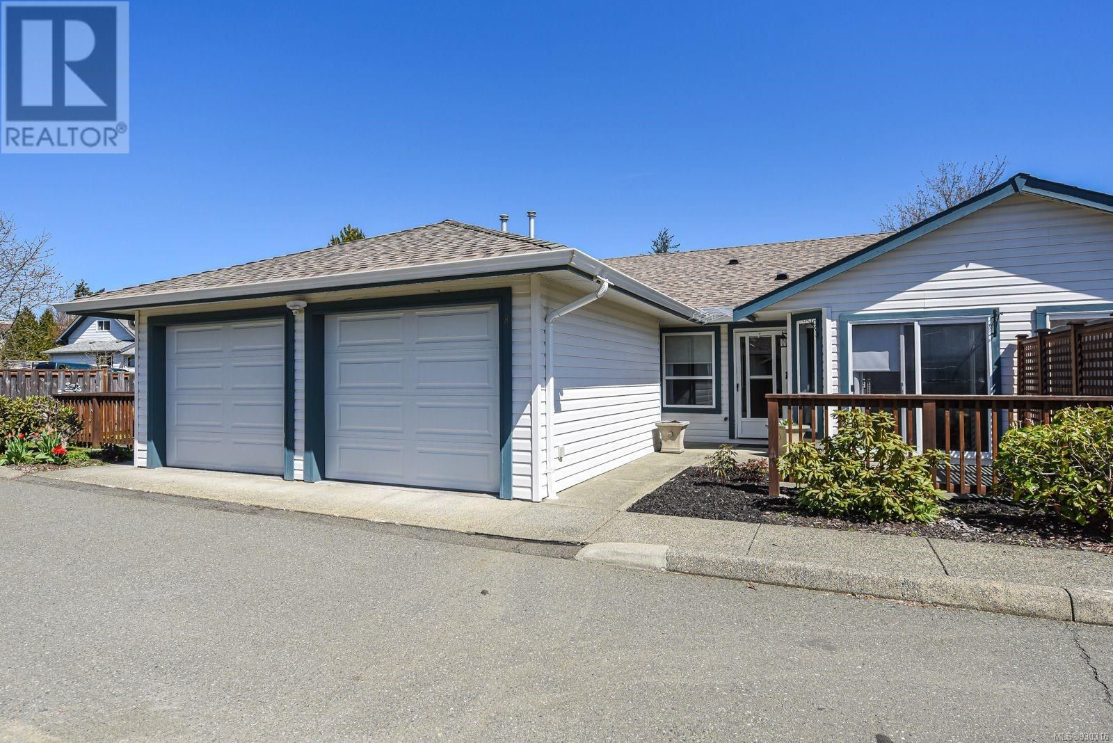 Main Photo: 8 1755 Willemar Ave in Courtenay: House for sale : MLS®# 930316