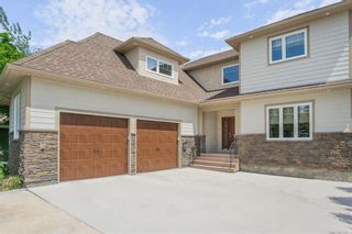 Photo 3: 647 Oakdale Drive in Winnipeg: Charleswood Residential for sale (1G)  : MLS®# 202113883