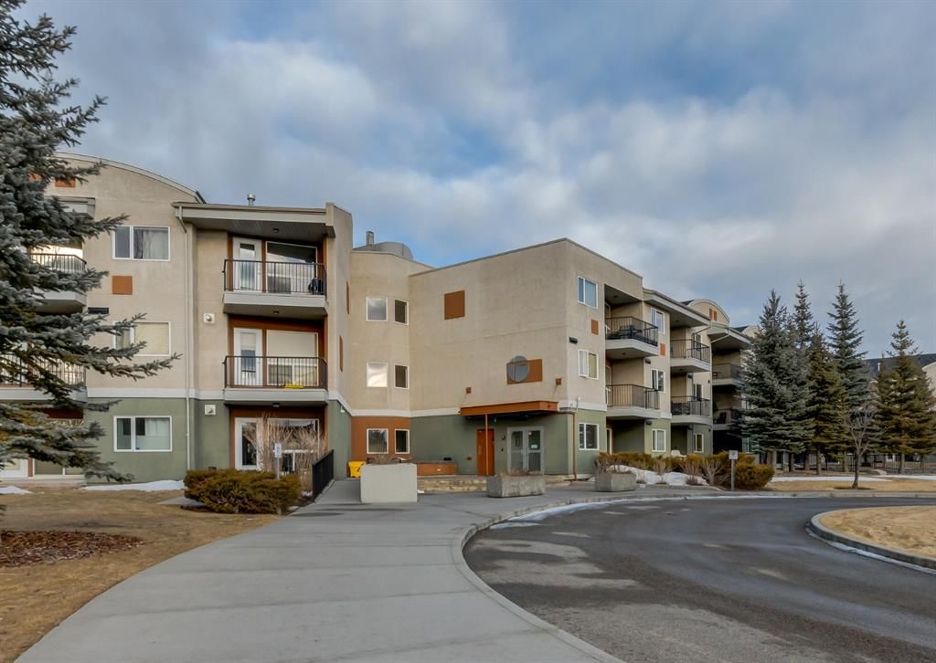 Main Photo: 323 69 Springborough Court SW in Calgary: Springbank Hill Apartment for sale : MLS®# A1174807