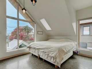 Photo 14: 2067 Crescent Rd in Oak Bay: OB Gonzales House for sale : MLS®# 902372