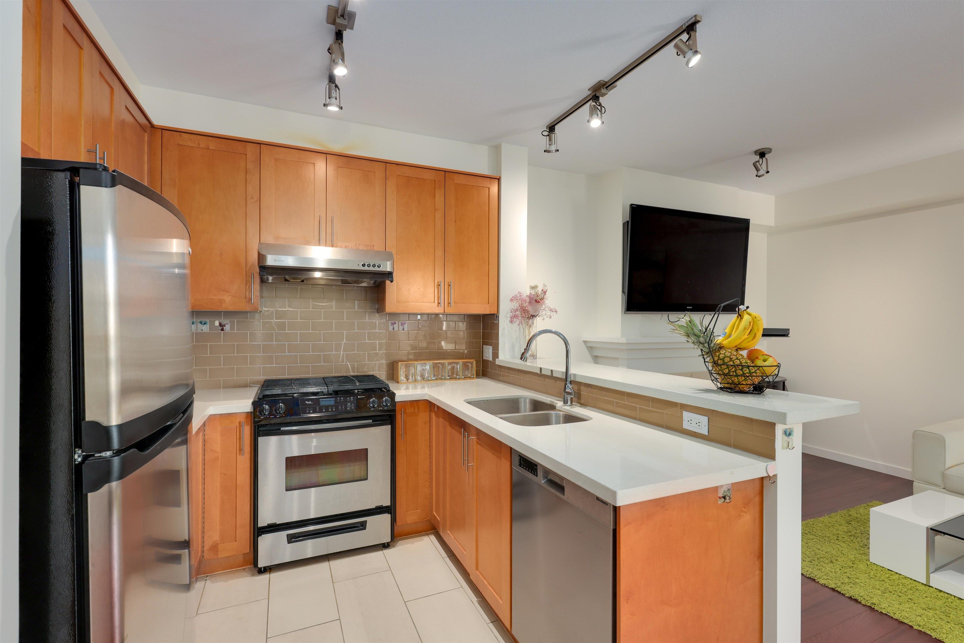 Photo 5: Photos: 305 4883 MACLURE Mews in Vancouver: Quilchena Condo for sale (Vancouver West)  : MLS®# R2713496