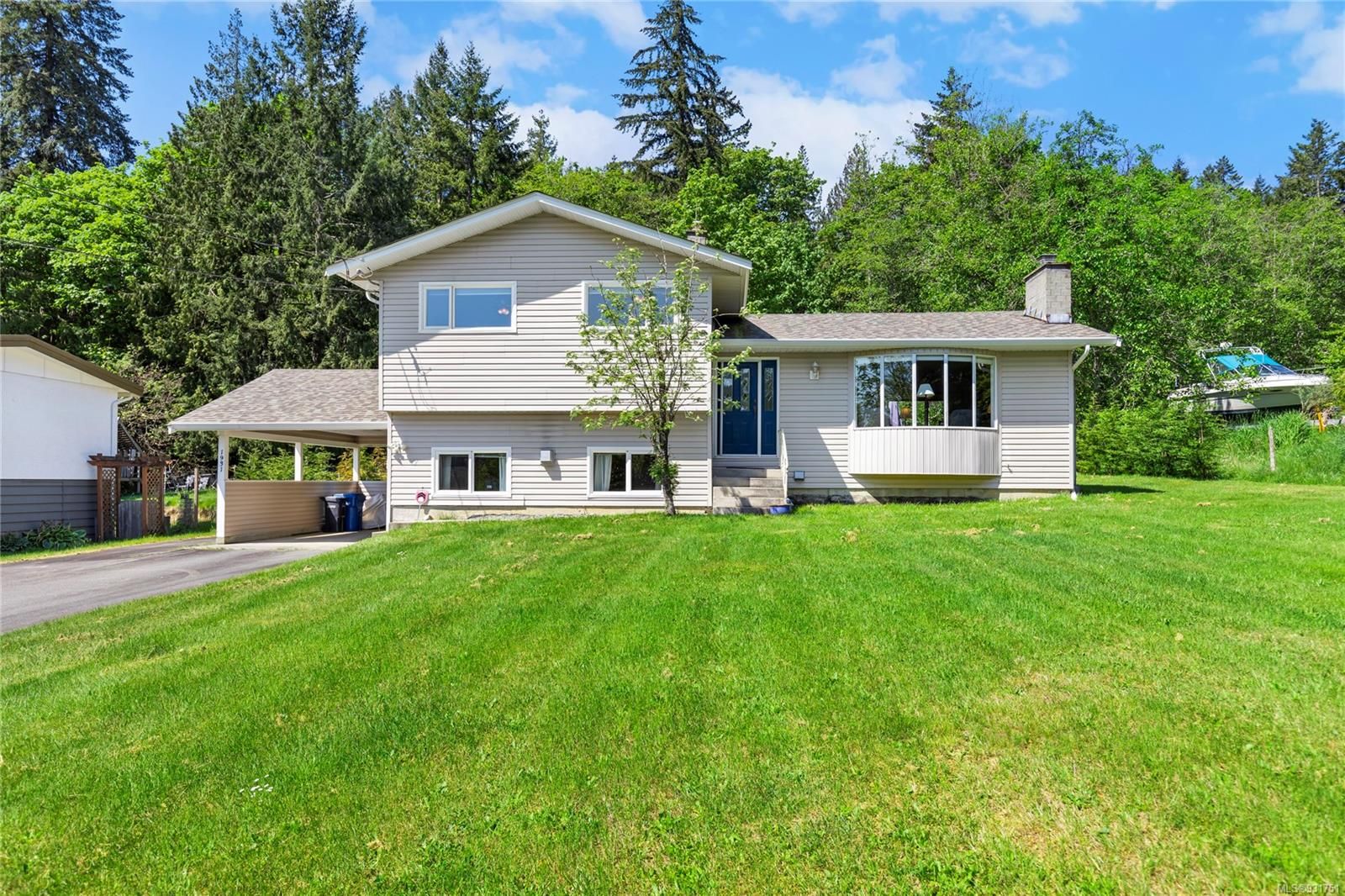 Main Photo: 1931 Cinnabar Dr in Nanaimo: Na Chase River House for sale : MLS®# 931751