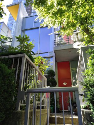 Photo 2: 118 DUNSMUIR Street in Vancouver: Downtown VW Townhouse for sale in "Spectrum4" (Vancouver West)  : MLS®# R2716900