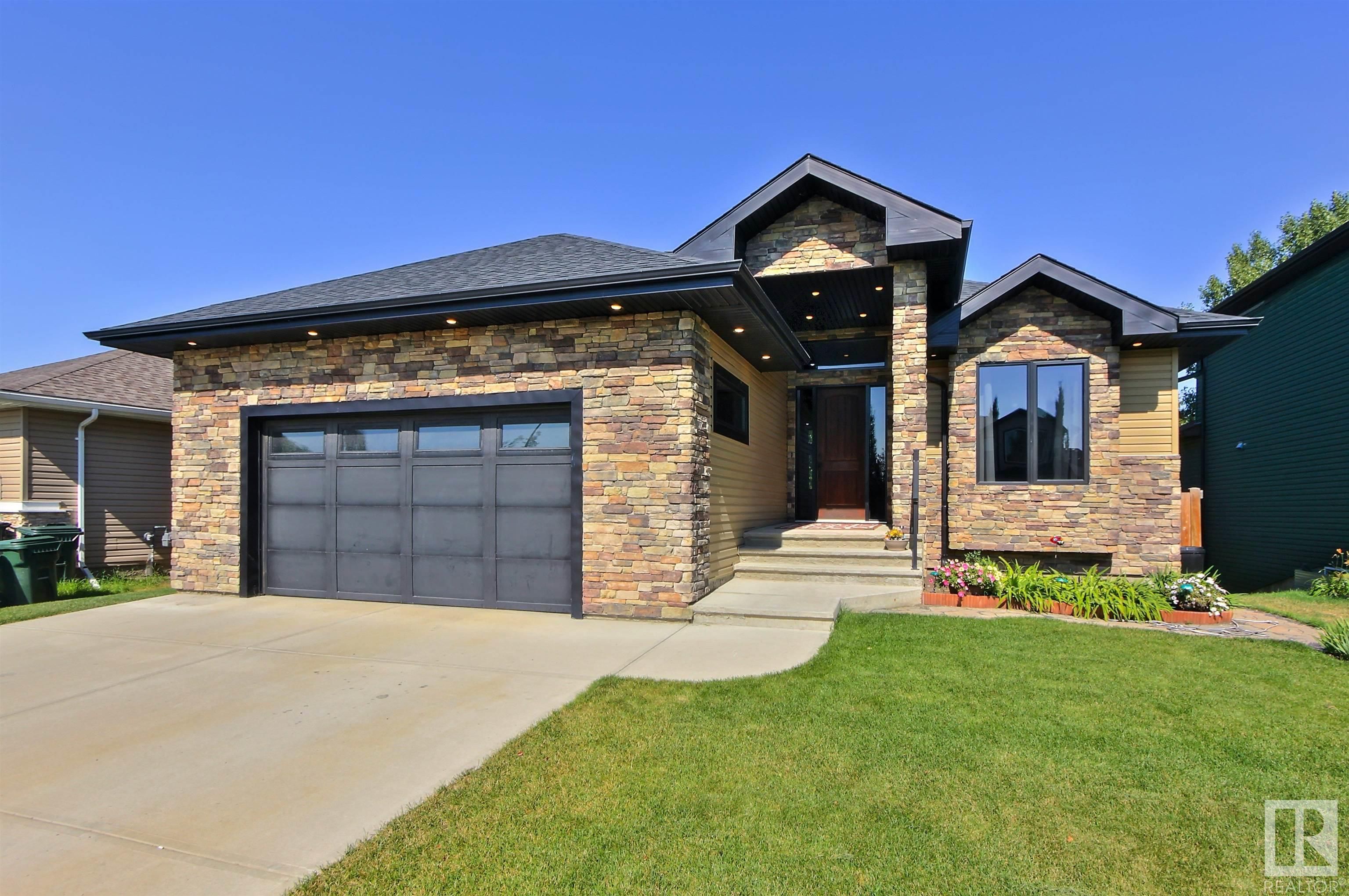 Main Photo: 38 LINKSVIEW Drive: Spruce Grove House for sale : MLS®# E4260553