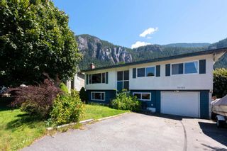 Photo 1: 38132 HEMLOCK Avenue in Squamish: Valleycliffe House for sale : MLS®# R2724482