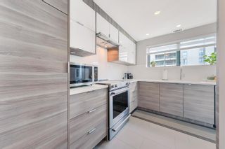 Photo 4: 1403 909 BURRARD Street in Vancouver: West End VW Condo for sale in "Vancouver Tower" (Vancouver West)  : MLS®# R2815611
