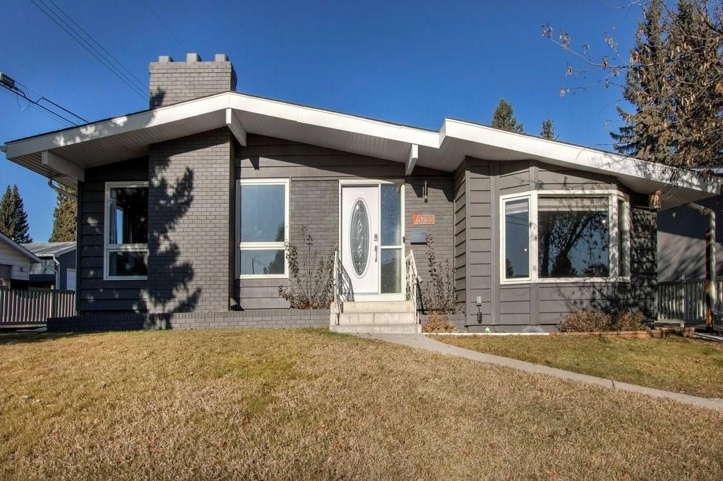Main Photo: 5735 LADBROOKE DR SW in Calgary: Lakeview House for sale : MLS®# C4273443