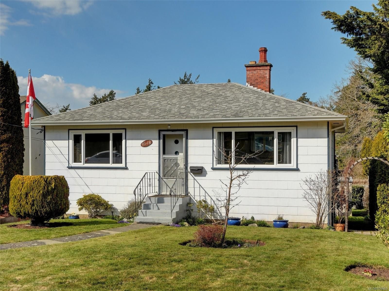 Main Photo: 1048 Lodge Ave in Saanich: SE Swan Lake House for sale (Saanich East)  : MLS®# 926966