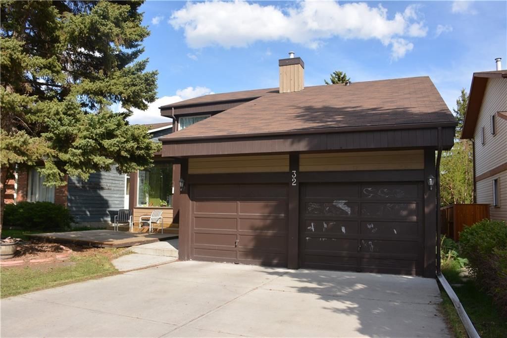 Main Photo: 32 Millbank Close SW in Calgary: Millrise Detached for sale : MLS®# A2046739
