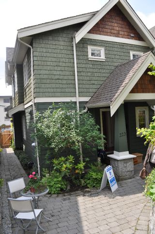 Photo 12: 223 E 17TH Street in North Vancouver: Central Lonsdale 1/2 Duplex for sale : MLS®# V891734