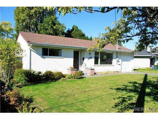 Main Photo: 3228 Kingsley St in VICTORIA: SE Camosun House for sale (Saanich East)  : MLS®# 714032