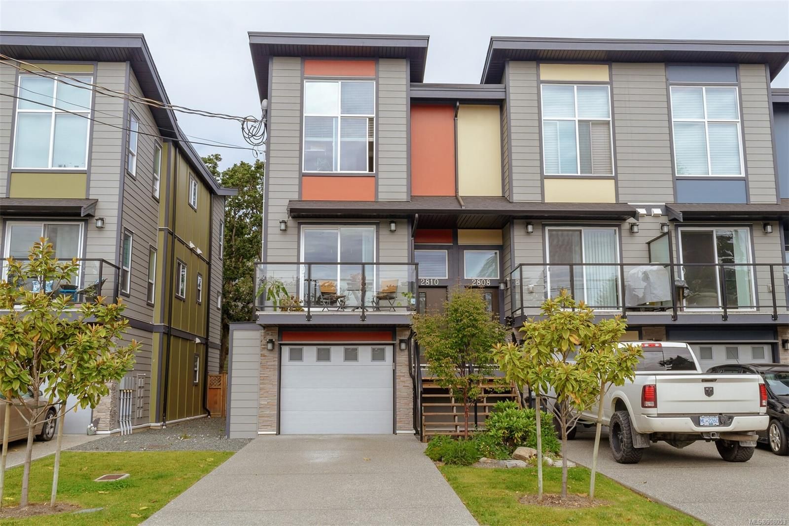 Main Photo: 2810 Knotty Pine Rd in Langford: La Langford Proper Row/Townhouse for sale : MLS®# 908053