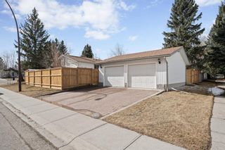Photo 29: 424 Brookmere Crescent SW in Calgary: Braeside Detached for sale : MLS®# A1200484