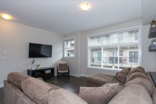 Photo 2: 27 20967 76 Avenue in Langley: Willoughby Heights Townhouse for sale in "Nature's Walk" : MLS®# R2084470