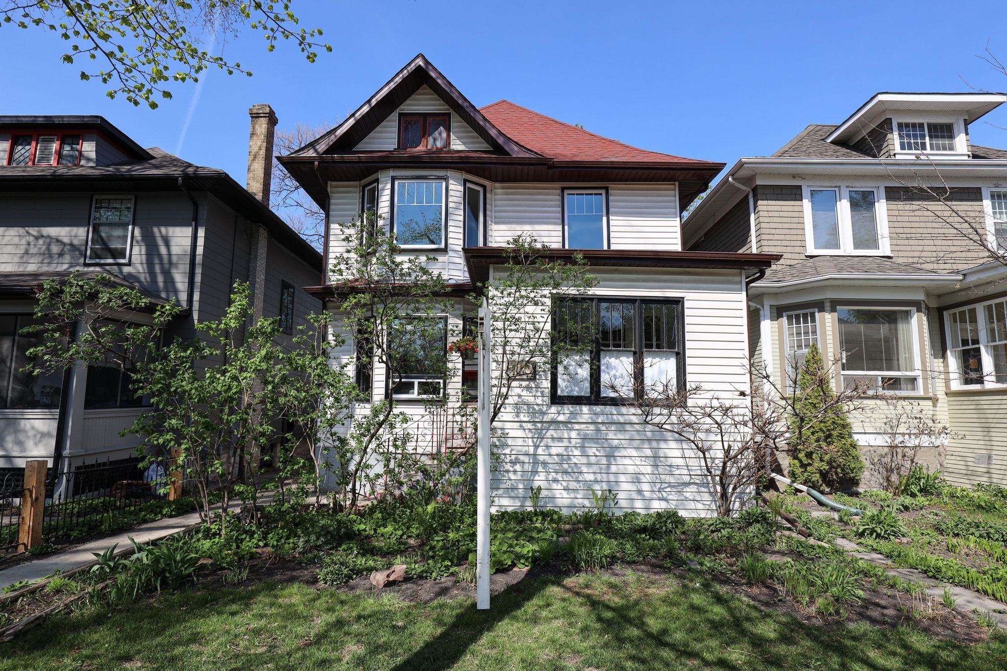 Photo 1: Photos: 110 Lipton in Winnipeg: Wolseley Single Family Detached for sale (5B)  : MLS®# 202111593