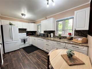 Photo 5: 147 Talon Bay in Winnipeg: Pulberry Residential for sale (2C)  : MLS®# 202318464