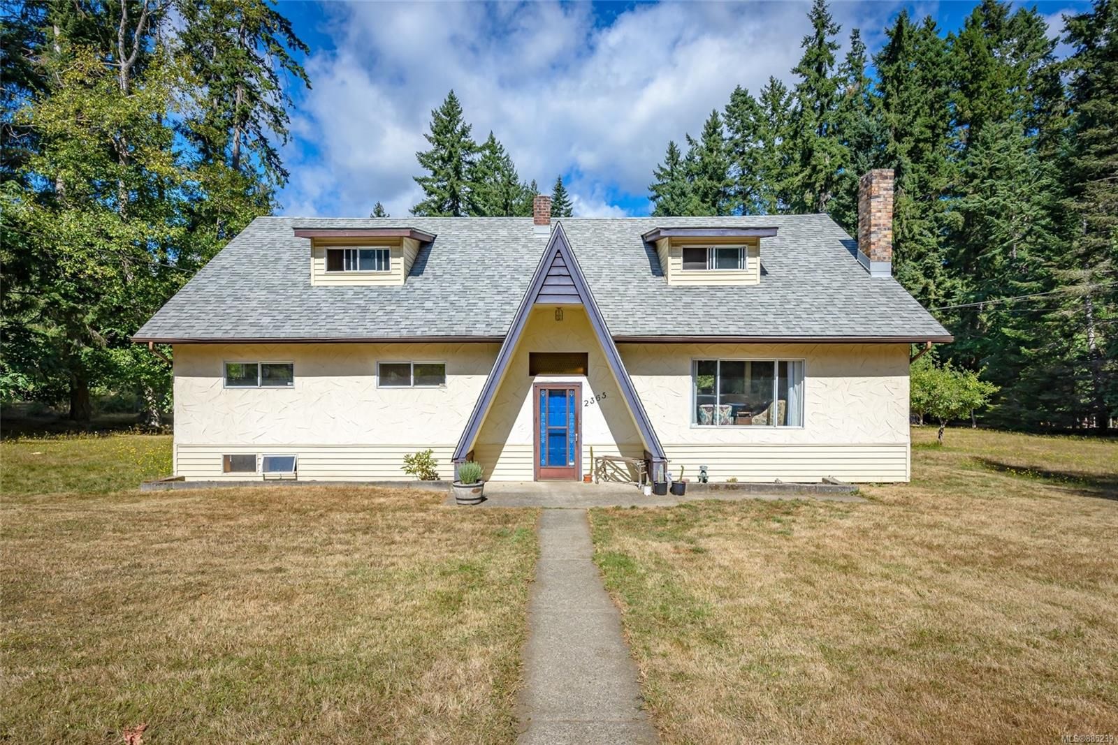 Main Photo: 2365 Lake Trail Rd in Courtenay: CV Courtenay West House for sale (Comox Valley)  : MLS®# 885239