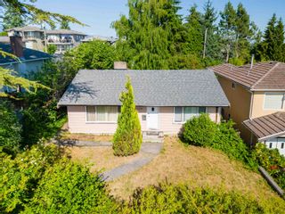 Photo 2: 128 N GROSVENOR Avenue in Burnaby: Capitol Hill BN House for sale (Burnaby North)  : MLS®# R2812884