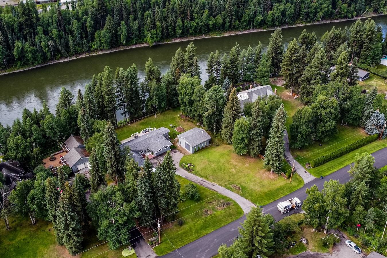 Main Photo: 6803 BENCH Drive in Prince George: Nechako Bench House for sale (PG City North)  : MLS®# R2805868