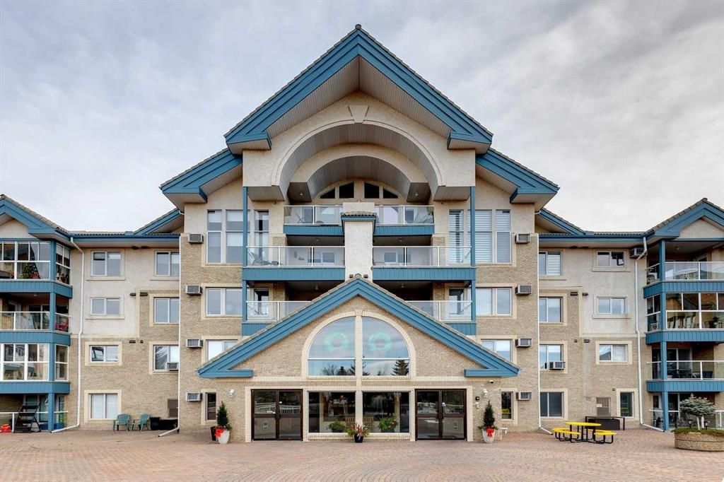 Main Photo: 426 7229 Sierra Morena Boulevard SW in Calgary: Signal Hill Apartment for sale : MLS®# A2096225