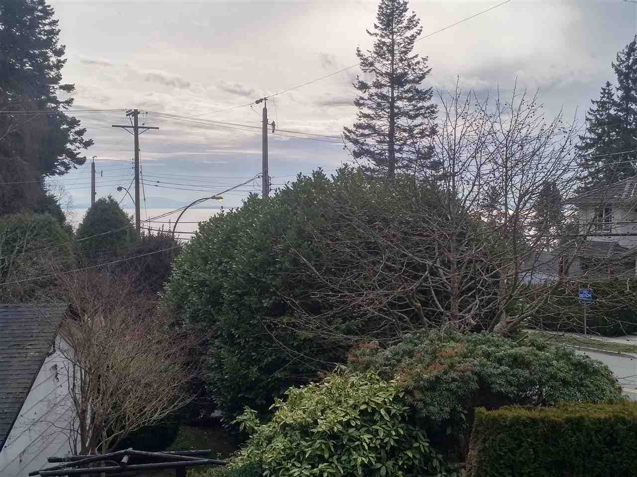 Photo 2: Photos: 1410 BERGSTROM Road: White Rock House for sale (South Surrey White Rock)  : MLS®# R2240280
