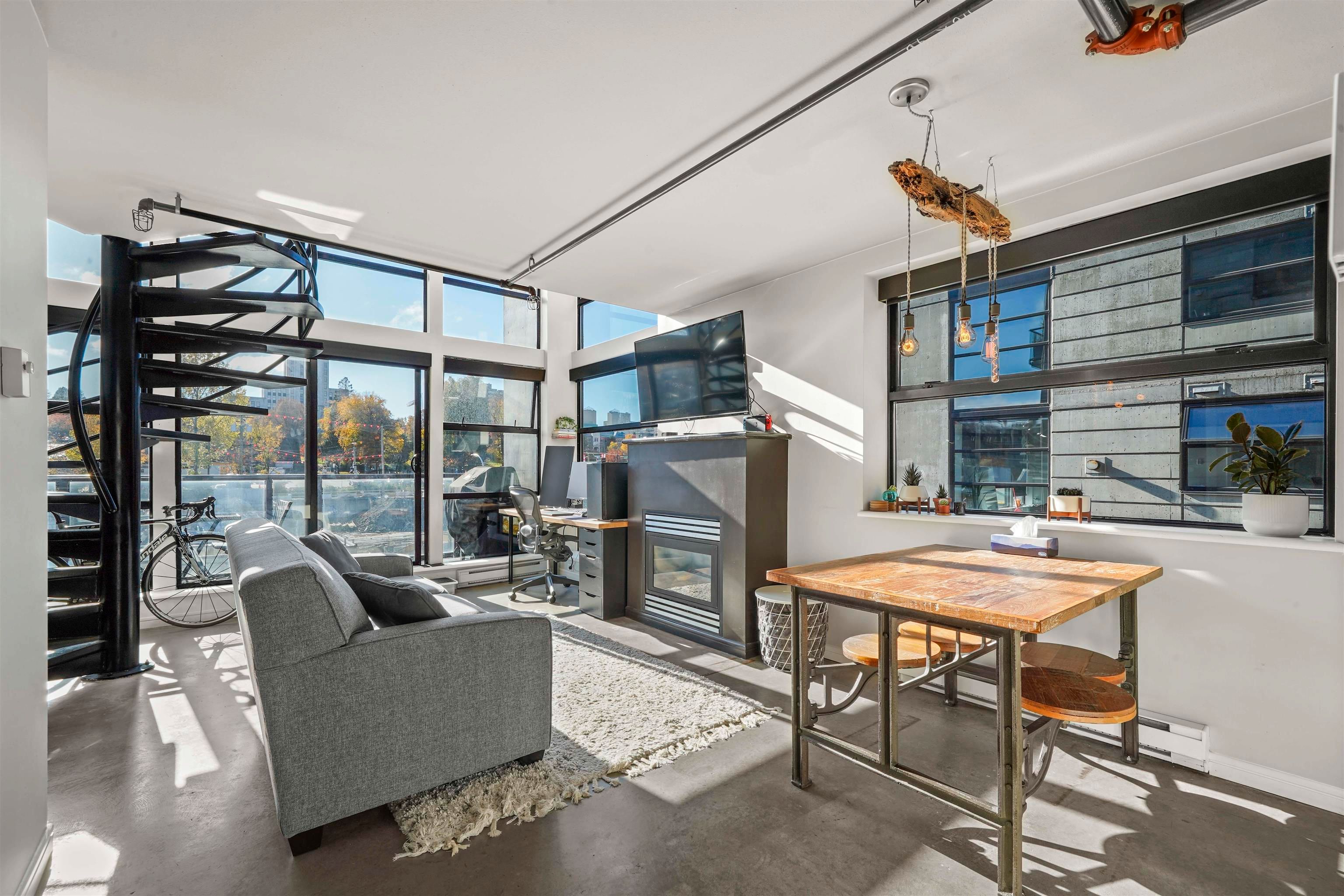 Main Photo: 518 428 W 8TH Avenue in Vancouver: Mount Pleasant VW Condo for sale (Vancouver West)  : MLS®# R2630313