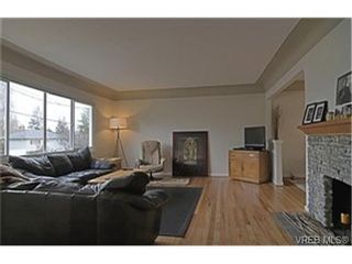 Photo 2: 1159A Greenwood Ave in VICTORIA: Es Saxe Point Half Duplex for sale (Esquimalt)  : MLS®# 458721