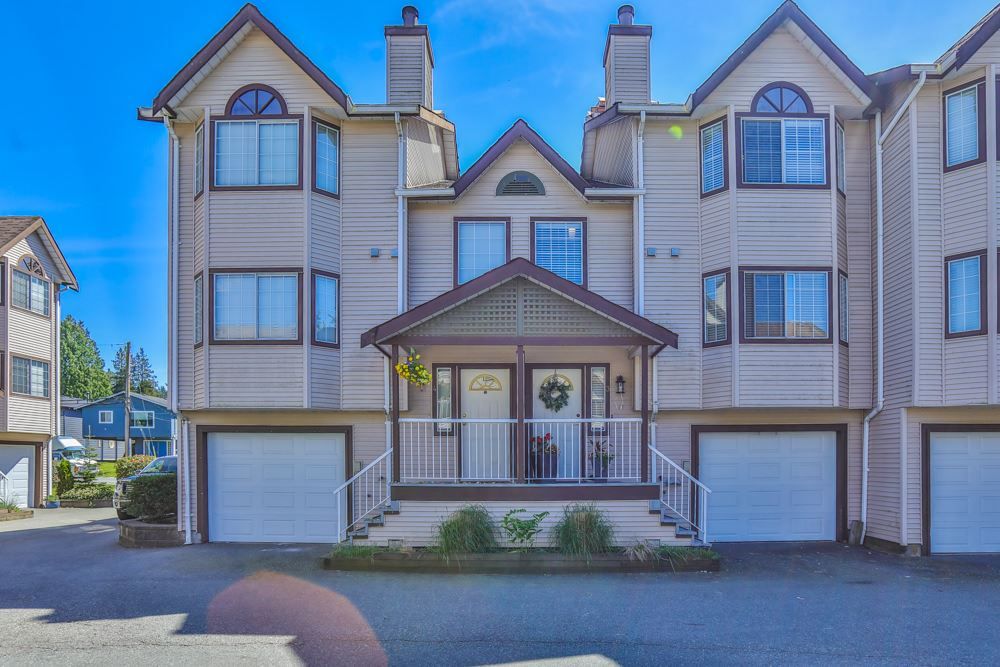 Main Photo: 3 2352 PITT RIVER Road in Port Coquitlam: Mary Hill Townhouse for sale in "SHAUGHNESSY ESTATES" : MLS®# R2369177