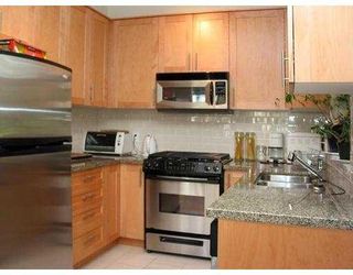 Photo 4: 104 4885 VALLEY Drive in Vancouver: Quilchena Condo for sale in "Maclure House" (Vancouver West)  : MLS®# V774393
