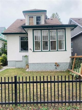 Photo 3: 531 Beverley Street in Winnipeg: West End Residential for sale (5A)  : MLS®# 202326058