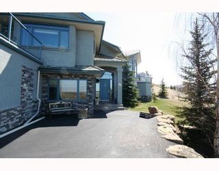 Photo 3: 48 Slopeview Drive SW in CALGARY: The Slopes Residential Detached Single Family for sale (Calgary)  : MLS®# C3376319