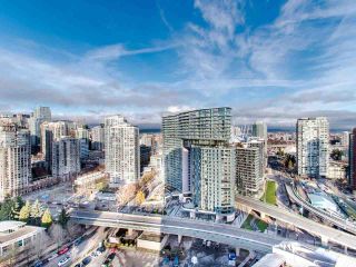 Photo 11: 2901 1033 MARINASIDE Crescent in Vancouver: Yaletown Condo for sale in "Quaywest" (Vancouver West)  : MLS®# R2439944