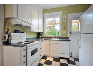 Photo 4: 111 E 24TH Avenue in Vancouver: Main House for sale in "Main Street" (Vancouver East)  : MLS®# V851300