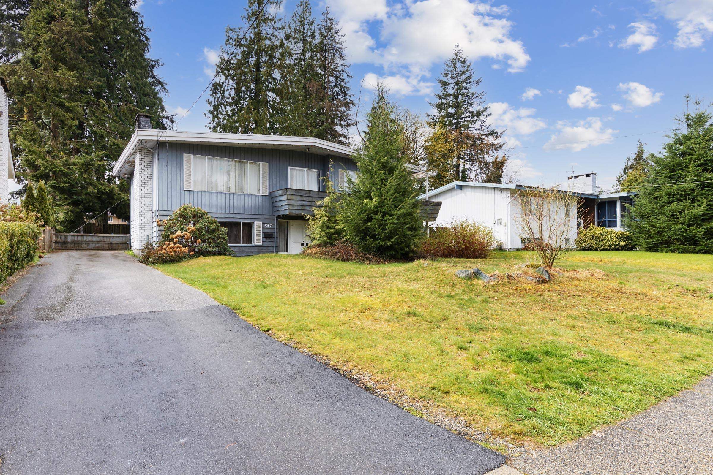 Main Photo: 847 THERMAL Drive in Coquitlam: Chineside House for sale : MLS®# R2723070