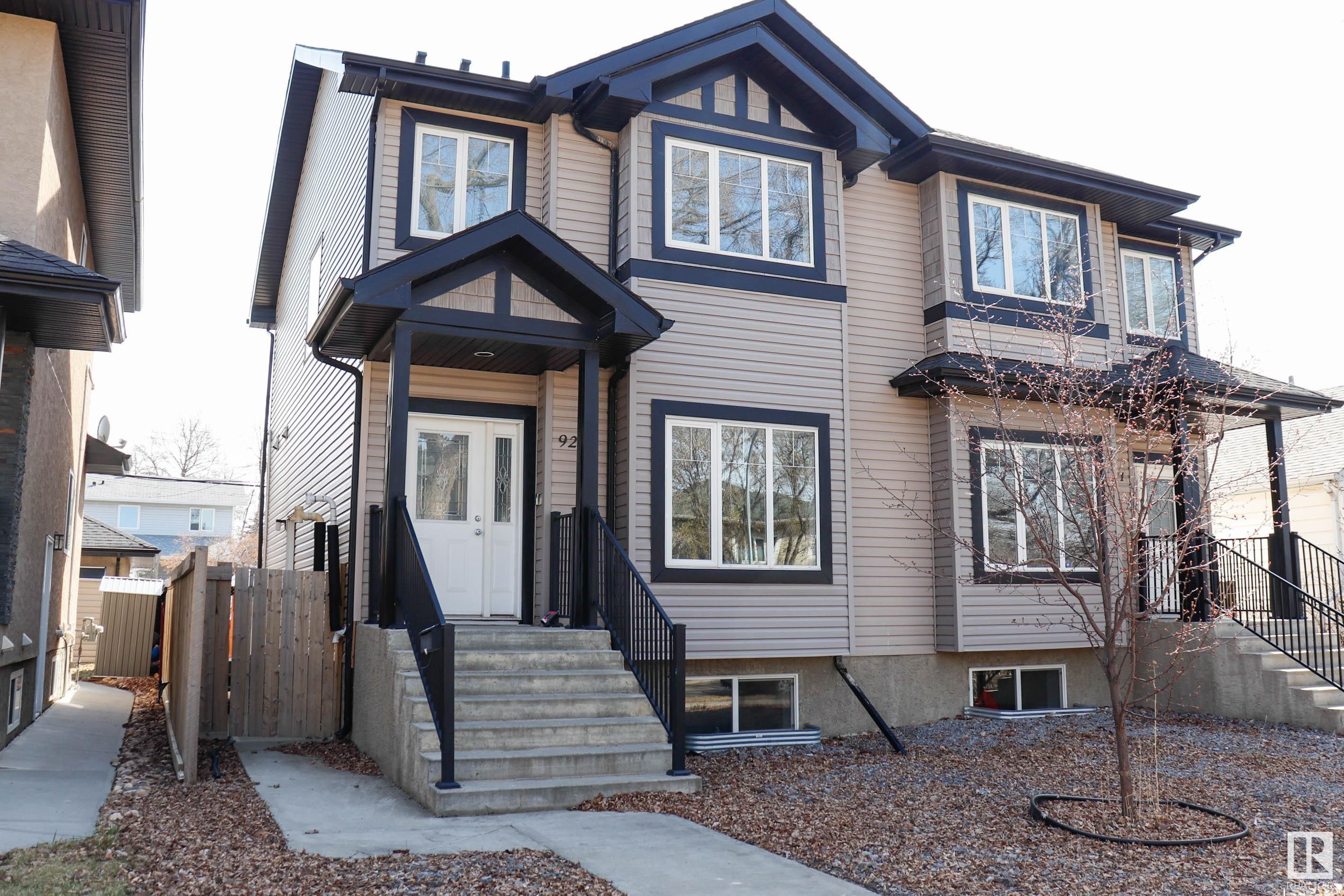 Main Photo: 9213 92 Street in Edmonton: Zone 18 House Half Duplex for sale : MLS®# E4356400