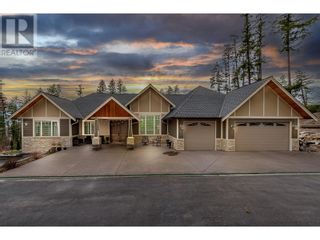 Photo 1: 3131 20 Street NE in Salmon Arm: House for sale : MLS®# 10303963