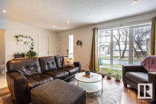 Photo 4: 10609 68 Avenue in Edmonton: Zone 15 House Half Duplex for sale : MLS®# E4384900
