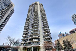 Photo 2: 1801 1078 6 Avenue SW in Calgary: Downtown West End Apartment for sale : MLS®# A1066413