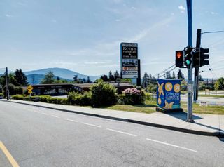 Photo 3: 771 GIBSONS Way in Gibsons: Gibsons & Area Business with Property for sale in "Kern's Plaza" (Sunshine Coast)  : MLS®# C8059672