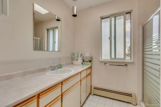 Photo 15: 950 W 57TH Avenue in Vancouver: South Cambie House for sale (Vancouver West)  : MLS®# R2233368